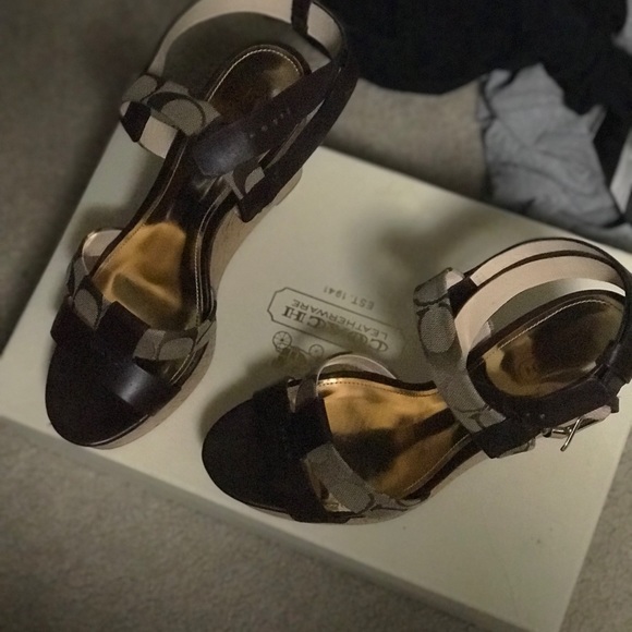 Coach heels - Picture 2 of 3